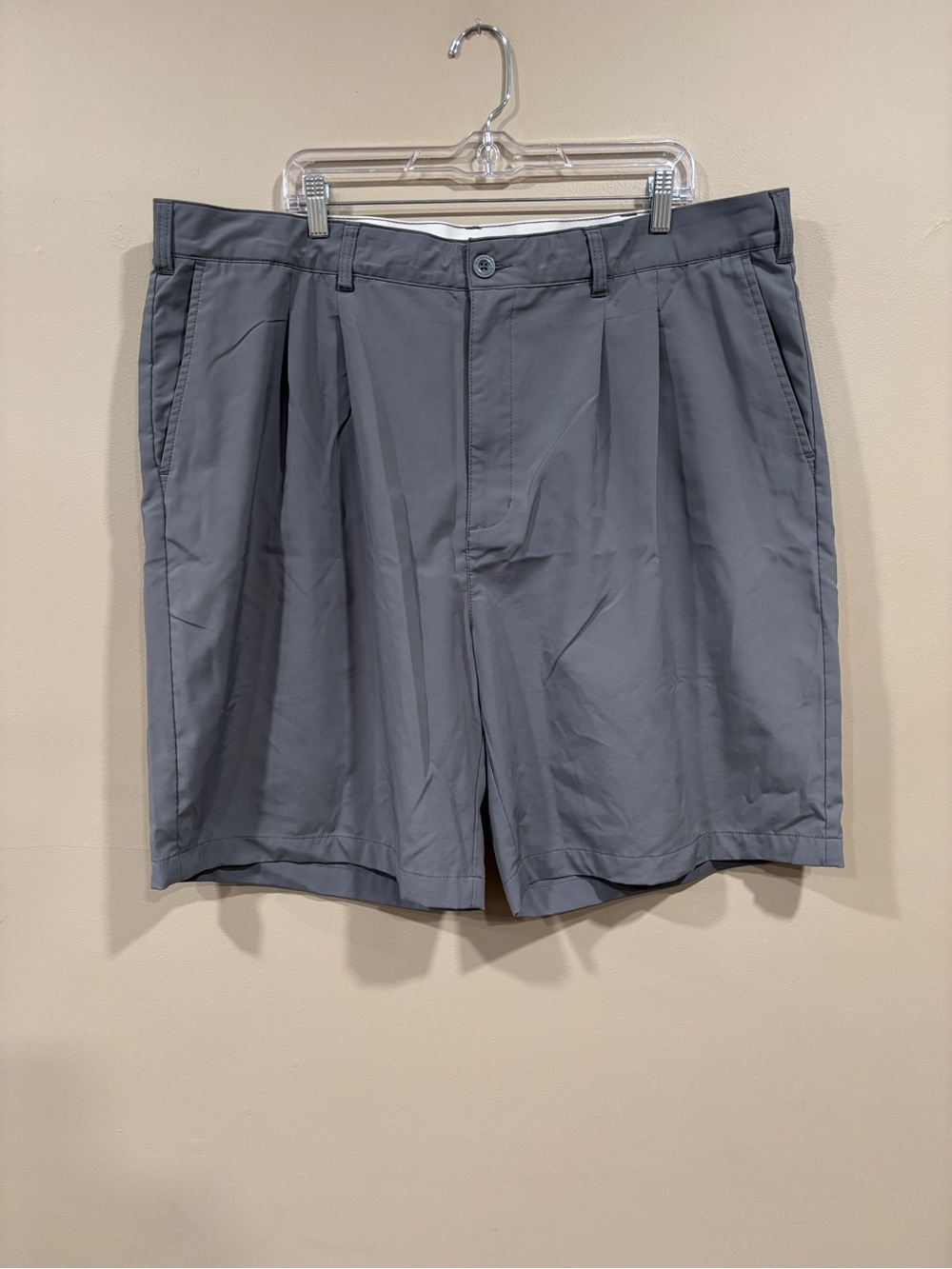 Reebok Golf Performance Men’s Shorts Gray Flat Front Stretch Waistband Size 46